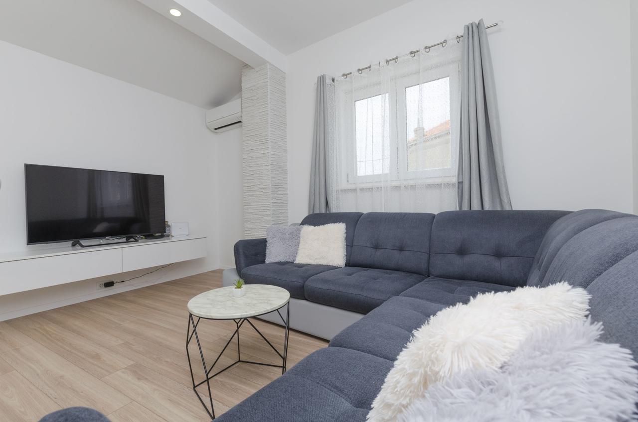 Apartments Dasa Primosten Exterior photo