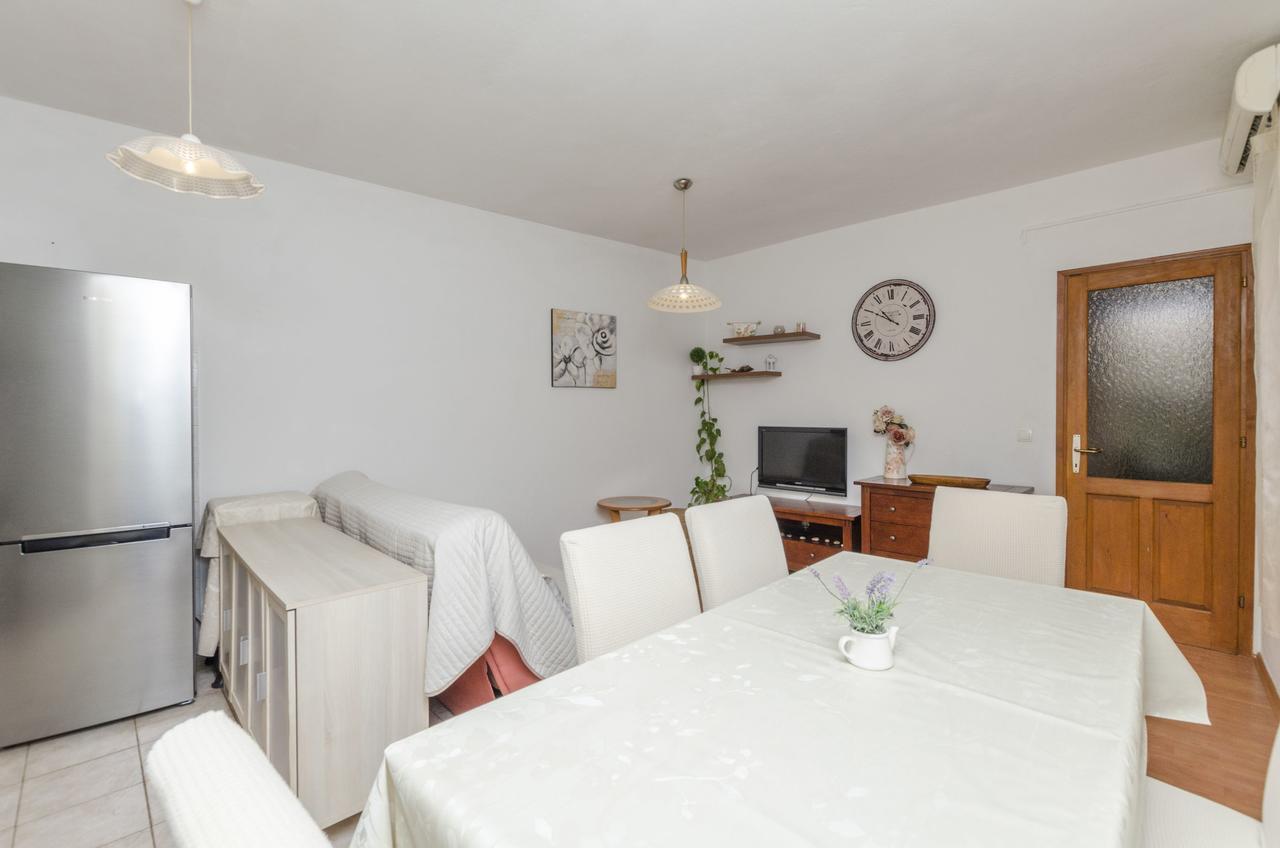 Apartments Dasa Primosten Exterior photo